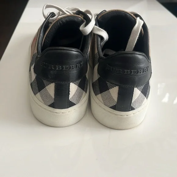Burberry Lowtop Sneakers - Picture 4 of 8